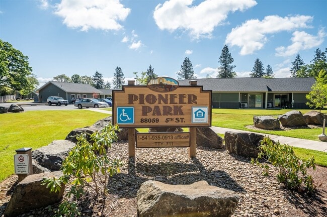 88059 5th St in Veneta, OR - Building Photo - Building Photo