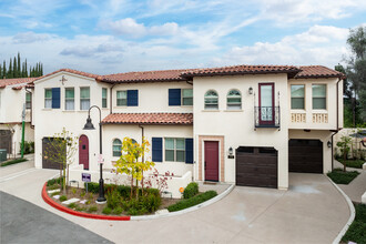 Las Colinas in Walnut, CA - Foto de edificio - Building Photo