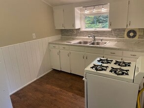 235 Russia Rd, Unit 235 A in Oak Ridge, NJ - Building Photo - Building Photo