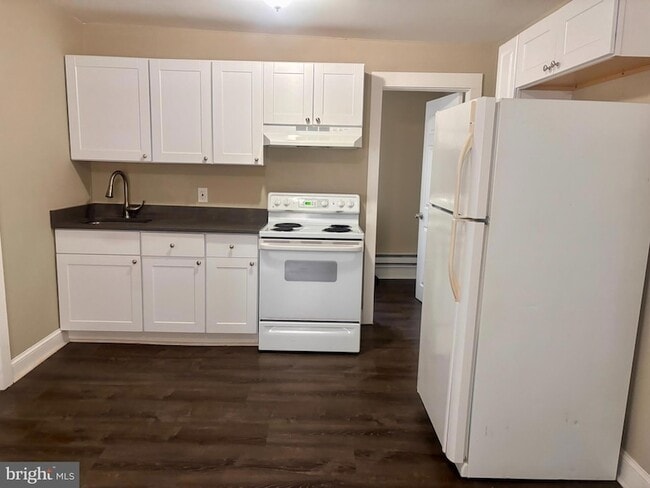 108 W Buck St in Paulsboro, NJ - Building Photo - Building Photo