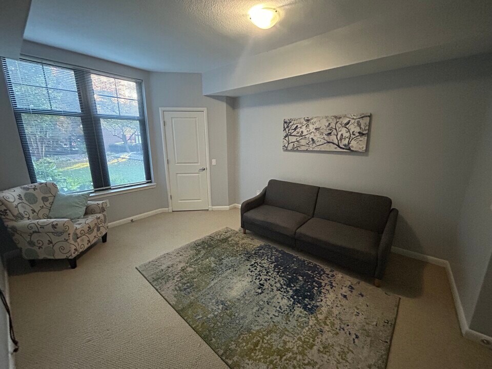 1021 N Garfield St, Unit 114 in Arlington, VA - Foto de edificio