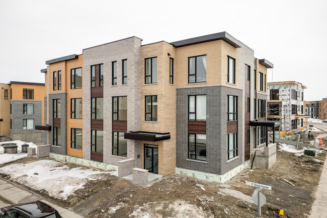 138 Du Doré-Jaune St in Terrebonne, QC - Building Photo - Building Photo