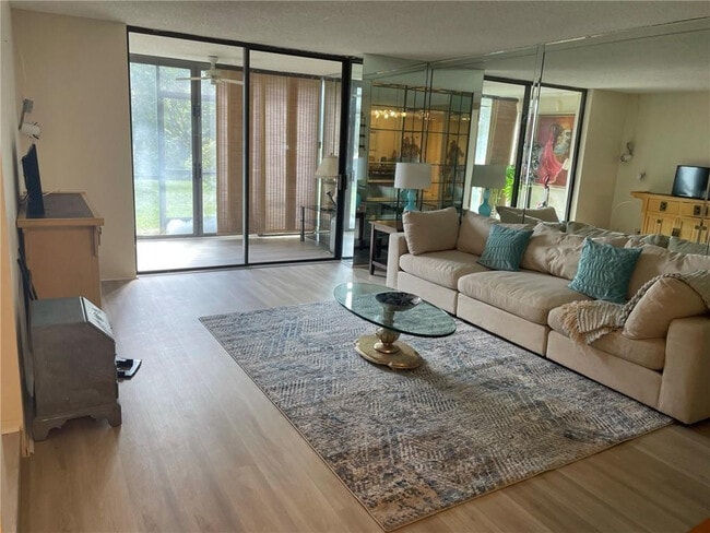 property at 3730 Inverrary Dr