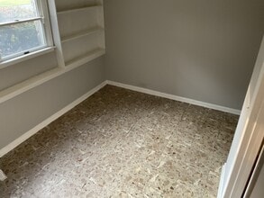 33 Melissa Cir in Claymont, DE - Building Photo - Building Photo