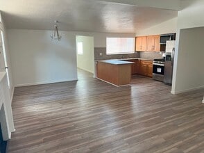 1230 Rieger Ave in Hayward, CA - Building Photo - Building Photo