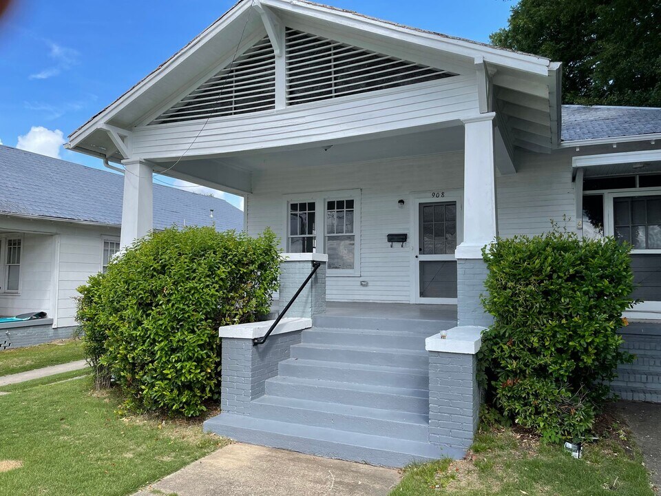 908 1st Ave in Opelika, AL - Foto de edificio