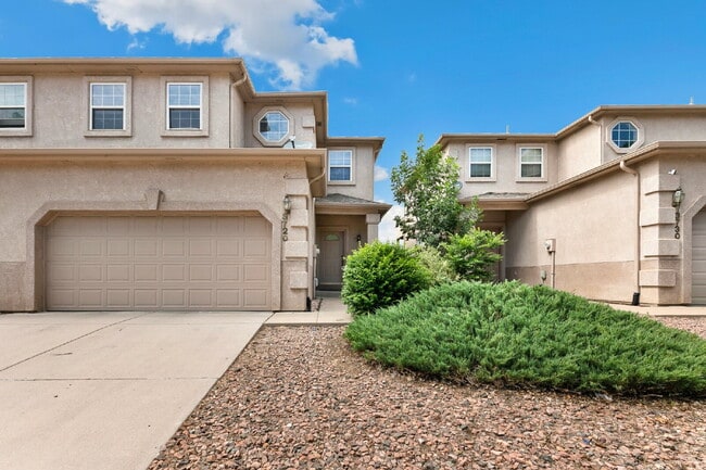 Updated Townhome with Views – Minutes to P