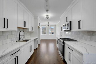 74 Nelson Ave in Harrison, NY - Foto de edificio - Building Photo