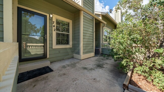 742 Crown Point Dr