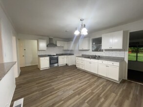 1227 Cleveland St in Greenville, TX - Building Photo - Building Photo