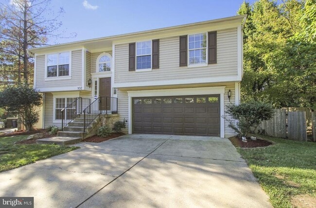 102 W Deer Park Rd