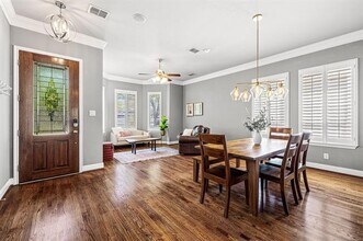 1215 N Bishop Ave in Dallas, TX - Building Photo - Building Photo