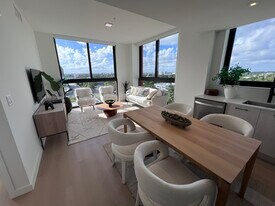 161 NW 32nd St, Unit B1 in Miami, FL - Building Photo