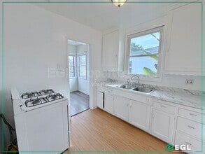 315 W Queen St in Inglewood, CA - Building Photo - Building Photo