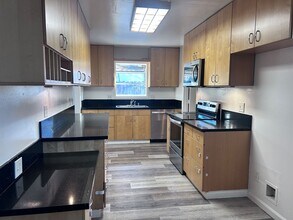 2575 Stansberry Way in Sacramento, CA - Foto de edificio - Building Photo