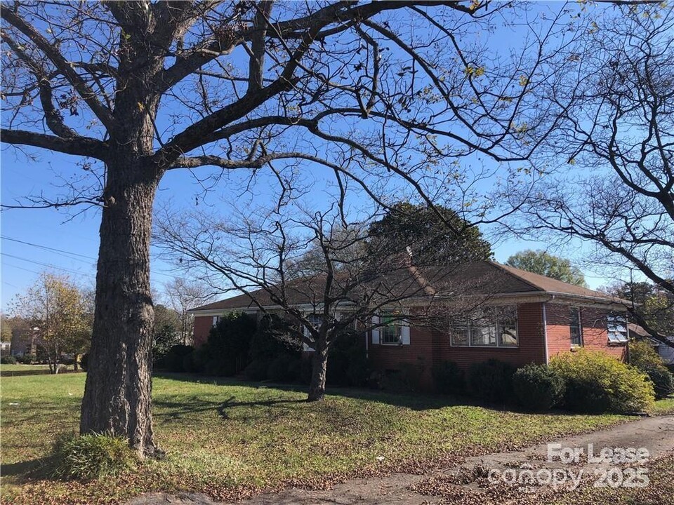 2638 E Main St in Lincolnton, NC - Building Photo