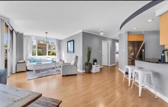 1009 Expo Blvd in Vancouver, BC - Building Photo - Building Photo