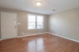 814 Golf View Pl-Unit -Unit D in Clarksville, TN - Foto de edificio - Building Photo