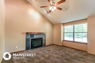 702 S Huntington Dr in Greenwood, MO - Building Photo - Building Photo