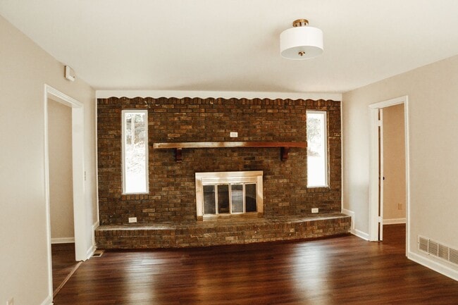 4648 Martin Rd in Flowery Branch, GA - Building Photo - Building Photo