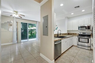 2571 Riverside Dr in Coral Springs, FL - Building Photo - Building Photo