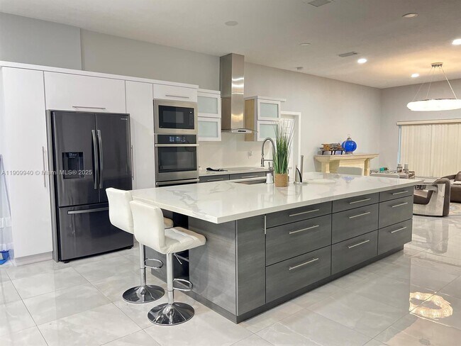 10664 Paso Fino Dr in Wellington, FL - Building Photo - Building Photo