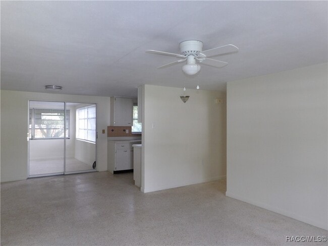 8 E Golden St in Beverly Hills, FL - Building Photo - Building Photo