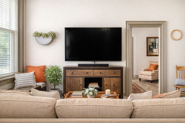 101 Algoma Blvd in Oshkosh, WI - Building Photo - Building Photo