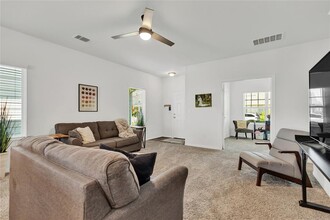 103 Bent Creek Dr in Hutto, TX - Building Photo - Building Photo