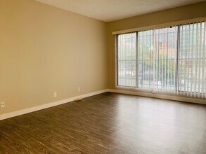 1043-1045 S Catalina St in Los Angeles, CA - Building Photo - Interior Photo