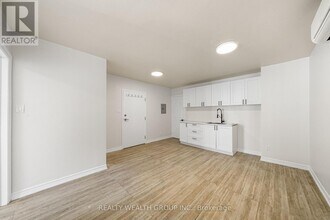 566 Queen St W in Toronto, ON - Building Photo - Building Photo