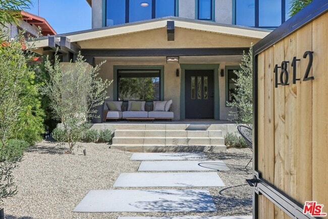 1812 N Kenmore Ave in Los Angeles, CA - Building Photo - Building Photo