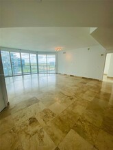 3131 NE 188th St, Unit 1-1106 in Aventura, FL - Foto de edificio - Building Photo