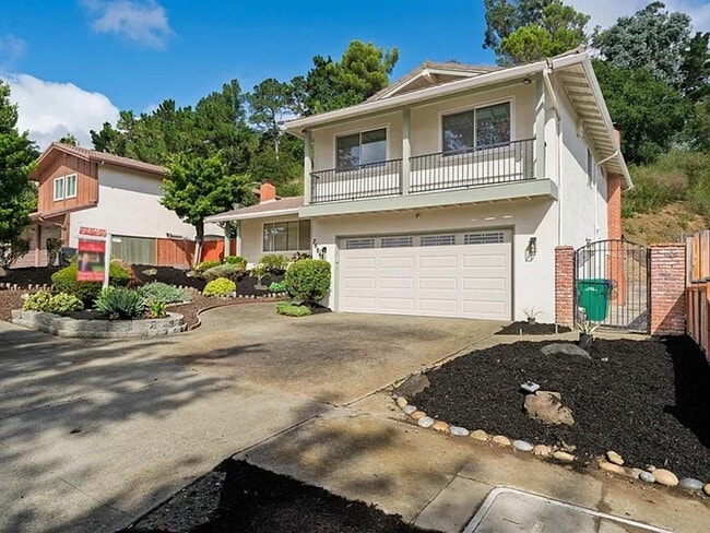 7684 Surrey Ln in Oakland, CA - Building Photo - Building Photo