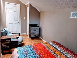 10045 Woodland Village Dr in Austin, TX - Building Photo - Building Photo