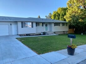 2474 S Fairway Dr in Pocatello, ID - Building Photo