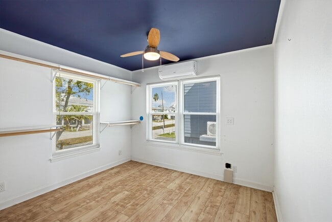 370 Ling St in Bayou Vista, TX - Foto de edificio - Building Photo