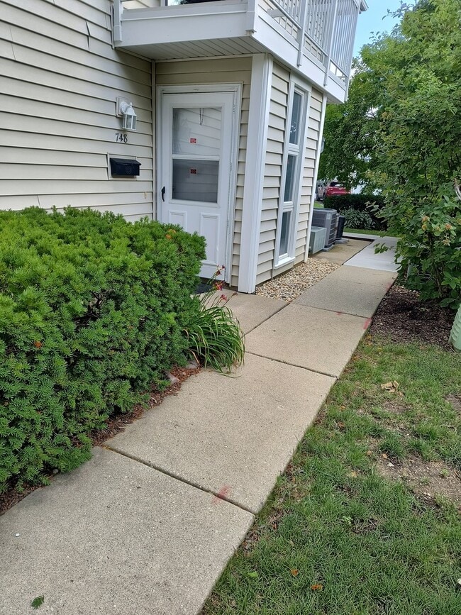 748 Whitesail Dr in Schaumburg, IL - Building Photo - Building Photo