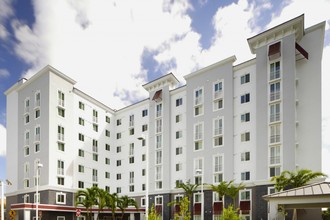 The Pearl Apartments in Miami, FL - Building Photo - Building Photo