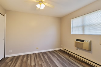 1480 Spring Brook Ct in Round Lake Beach, IL - Foto de edificio - Building Photo