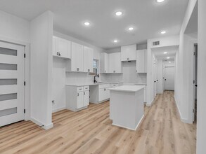 9410 Firnat St in Houston, TX - Building Photo - Building Photo