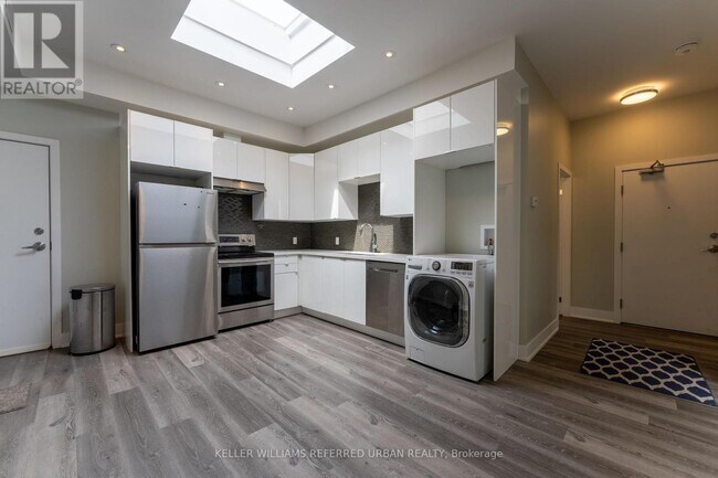 400 Queen St W in Toronto, ON - Building Photo - Building Photo