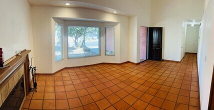 15721 Shadow Mountain Ln in Lake Elsinore, CA - Foto de edificio - Building Photo