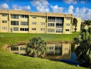 8225 Sunrise Lakes Blvd in Sunrise, FL - Building Photo - Building Photo