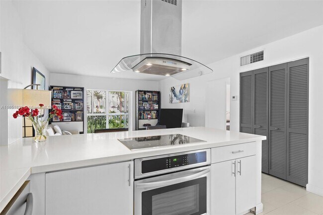 240 Galen Dr in Key Biscayne, FL - Building Photo - Building Photo