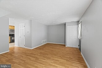 2502 Greenwood Dr in Lindenwold, NJ - Building Photo - Building Photo