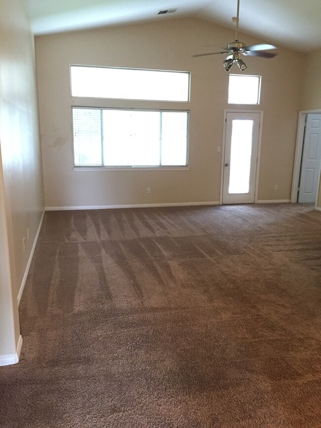 10109 Bay Colony Dr in Bakersfield, CA - Foto de edificio - Building Photo