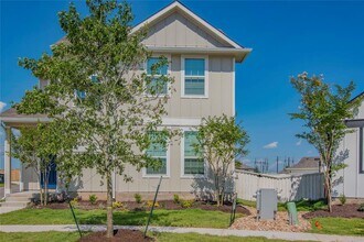 100 Lennox Dr in Kyle, TX - Building Photo - Building Photo