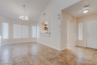 8753 Country View Ave in Las Vegas, NV - Foto de edificio - Building Photo
