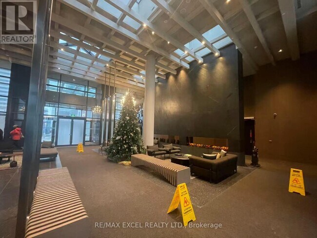 8 Interchange Wy in Vaughan, ON - Building Photo - Building Photo